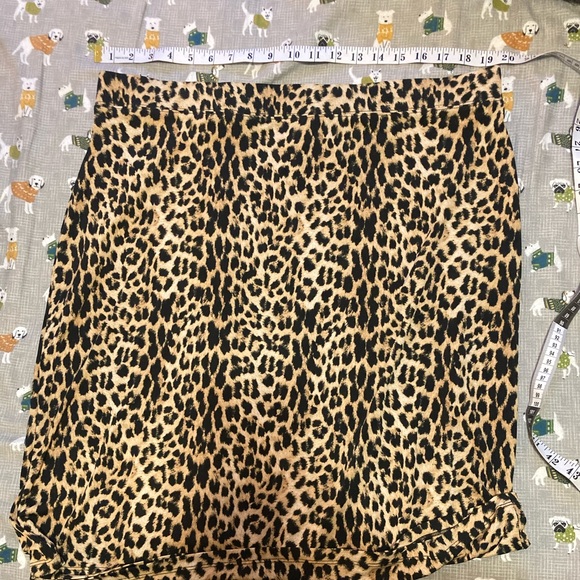 Jaclyn Smith Dresses & Skirts - Super cute stretchy leopard skirt. Size XL Jacklyn Smith